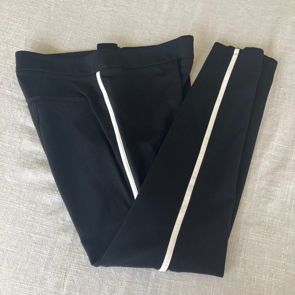 The skinny White House black market pants size 8. Slim fit flat frt White stripe